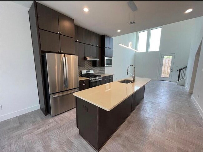 Building Photo - 1703 Cedrocanna Ln