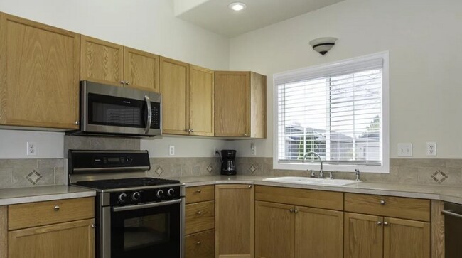Building Photo - Exceptionally maintained Single level 3 bedroom home available soon!