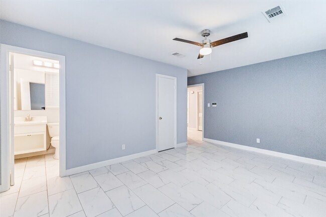 Building Photo - 10062 Haddington Dr