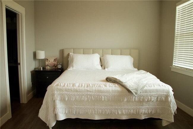 Building Photo - 1569 Brooks Ave