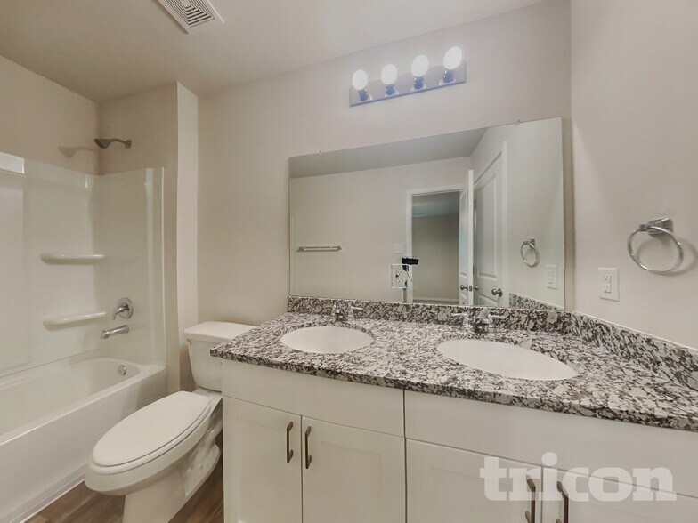 Building Photo - 10050 Cerritos dr