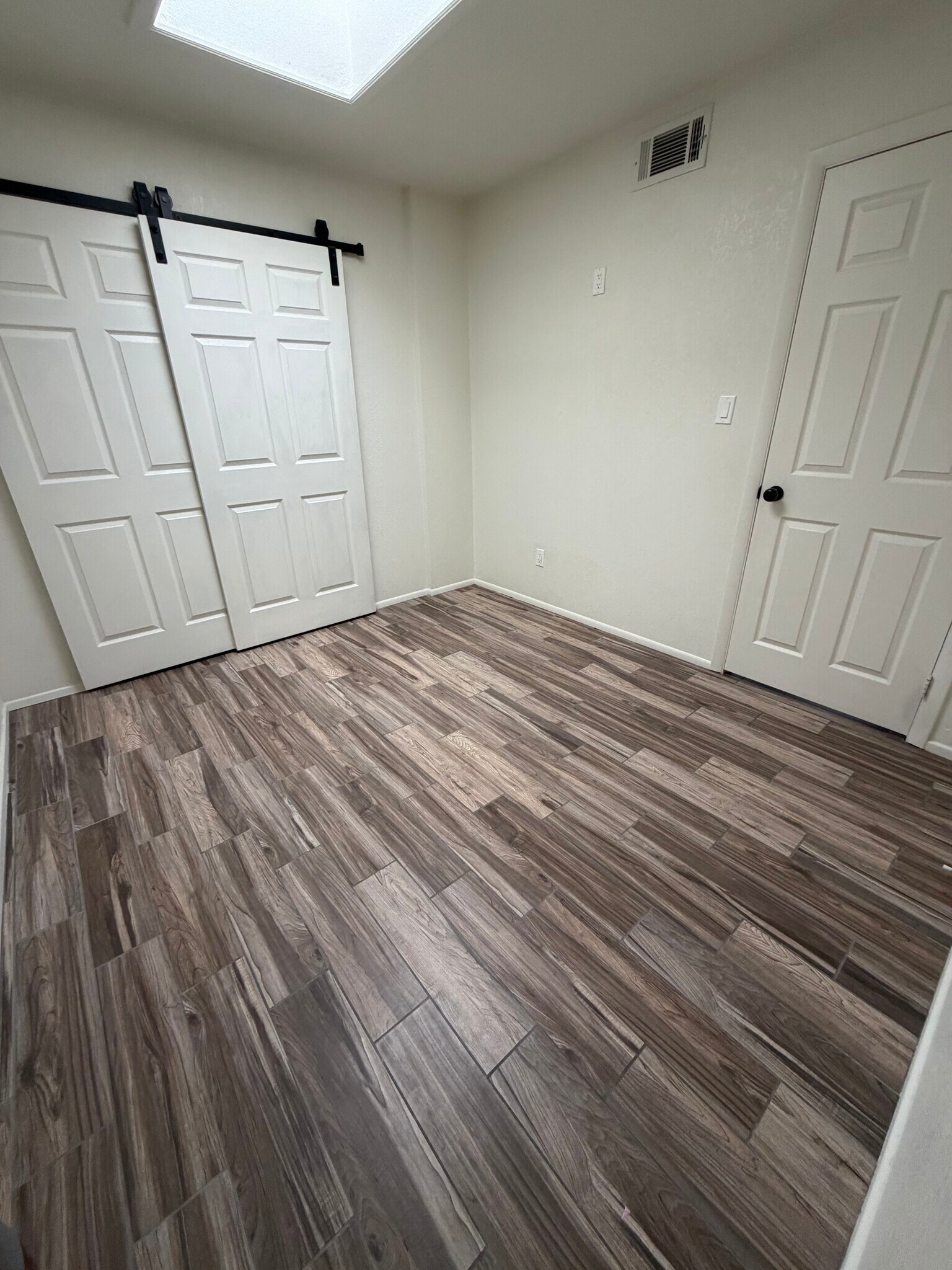 Building Photo - 729 W 37th St