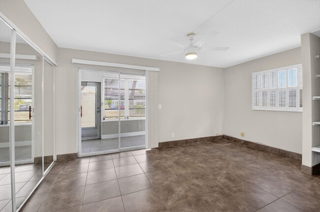 Building Photo - 195 Brittany F