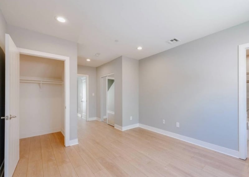 Building Photo - 429 1/2 Heliotrope Dr