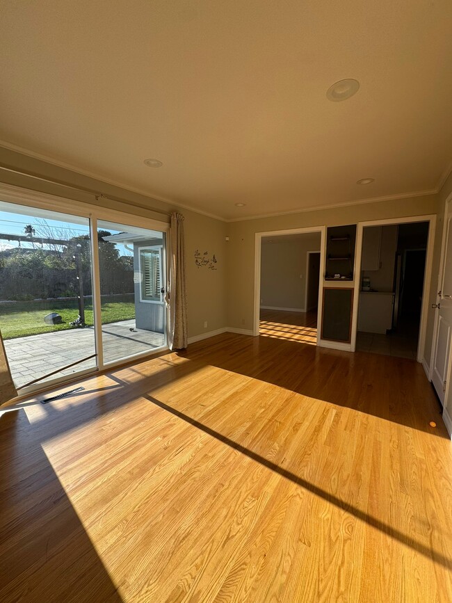 Building Photo - 38267 Farwell Dr