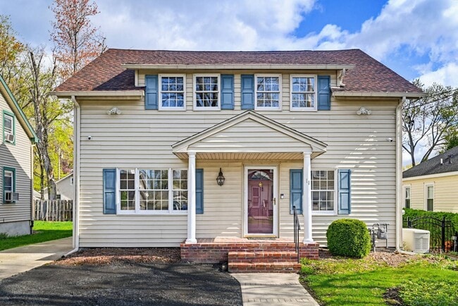 Building Photo - 11 Berry St