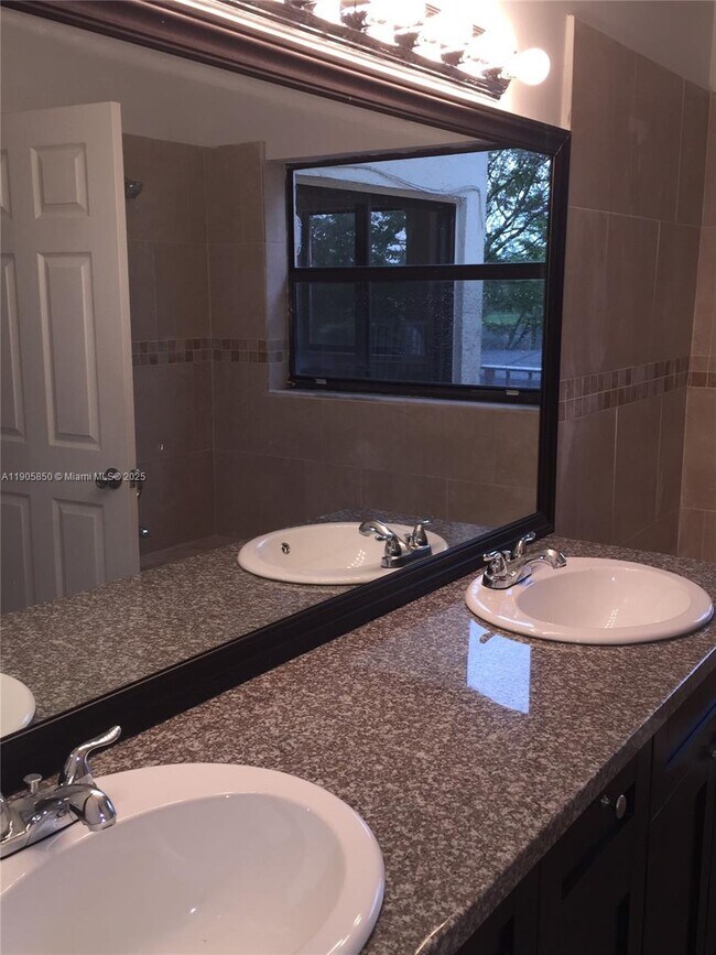 Building Photo - 9912 SW 147th Pl