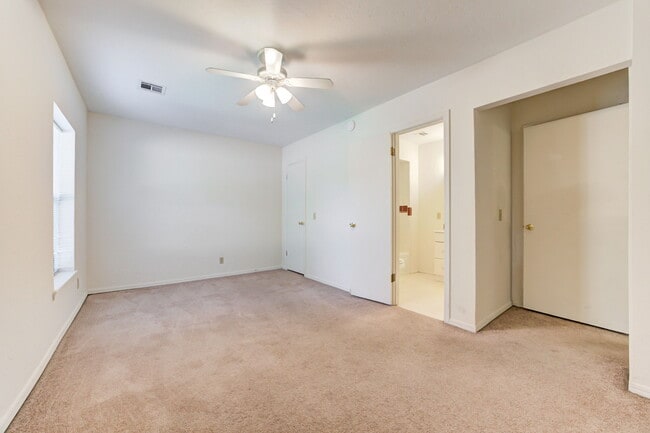 Building Photo - 604 S Flood Ave