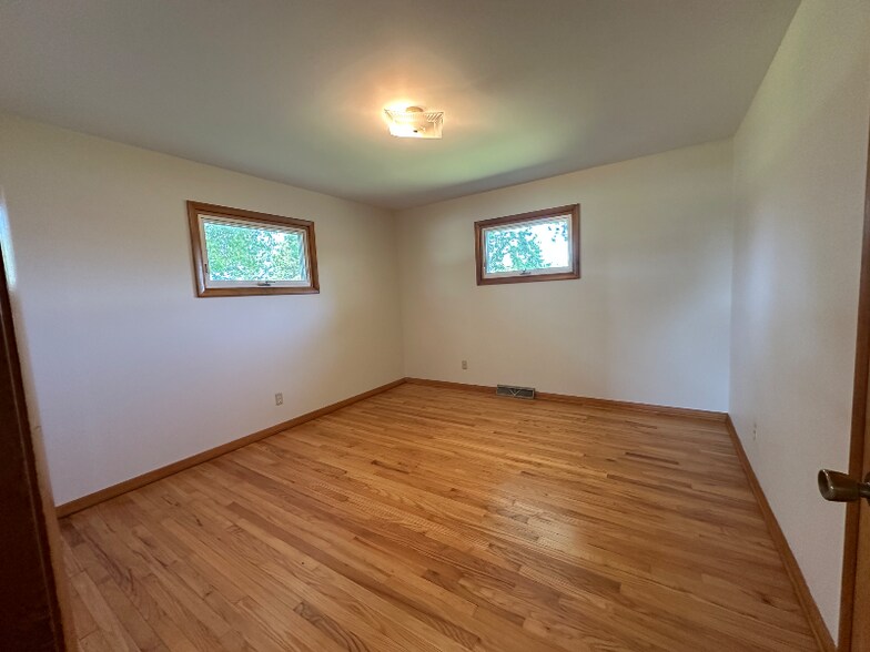 Building Photo - 532 E Corning Rd