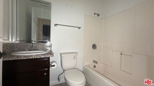 Building Photo - 1210 W 39th St