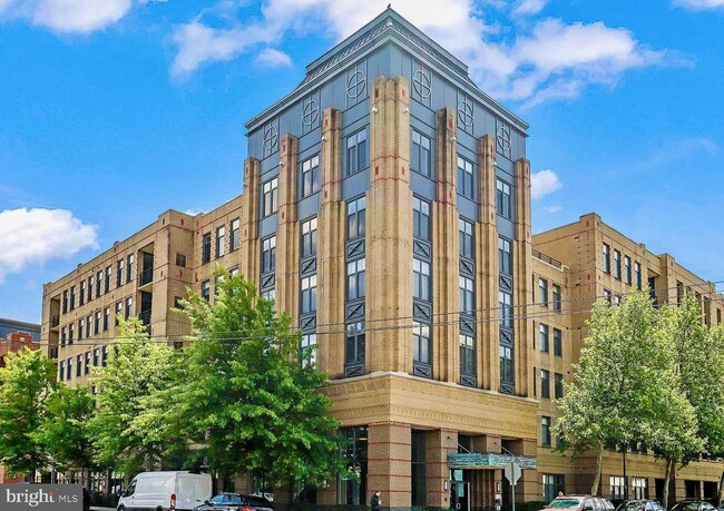 Building Photo - 525 N Fayette St