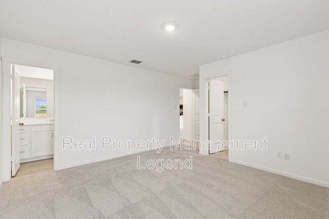 Building Photo - 216 Asterwood Ln