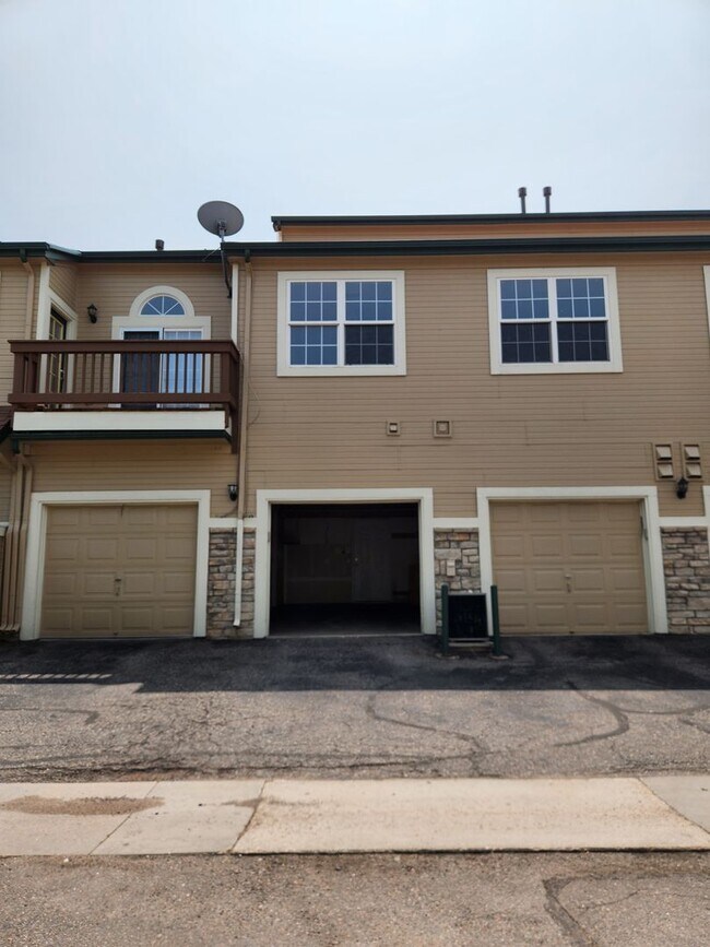 Building Photo - Stylish 2 Bed, 2 Bath Main-Floor Condo – U...
