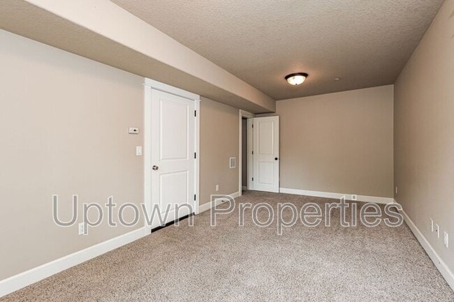 Building Photo - 9408 SE Causey Ave