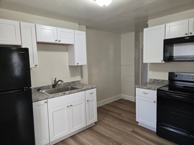 Building Photo - 72/74 Cushing St