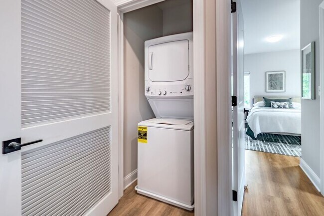 Building Photo - 182 Excelsior Ave