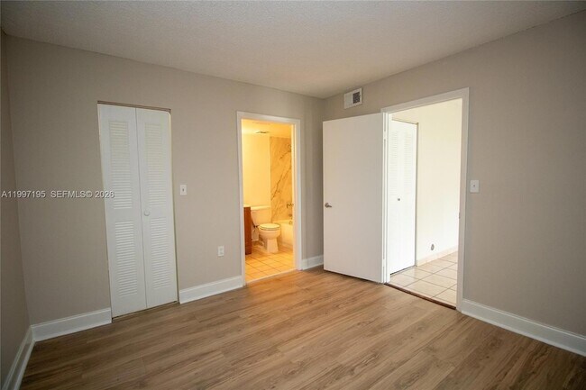 Building Photo - 9491 Palm Cir S