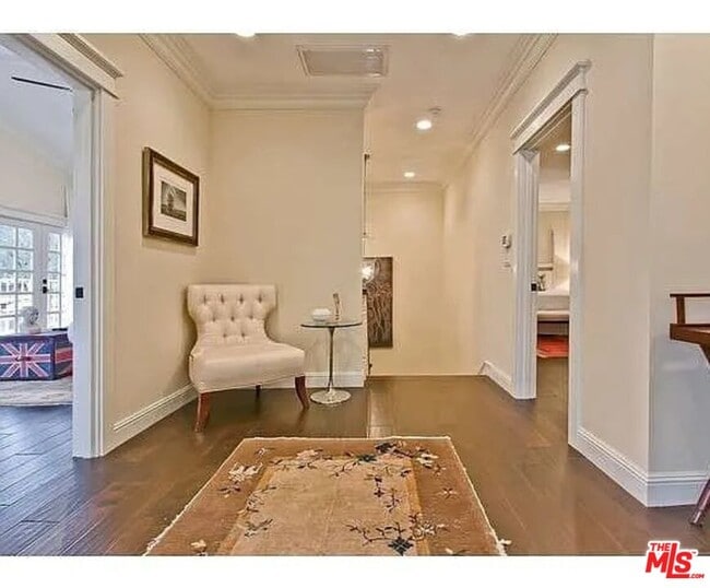 Building Photo - 580 N Kenter Ave