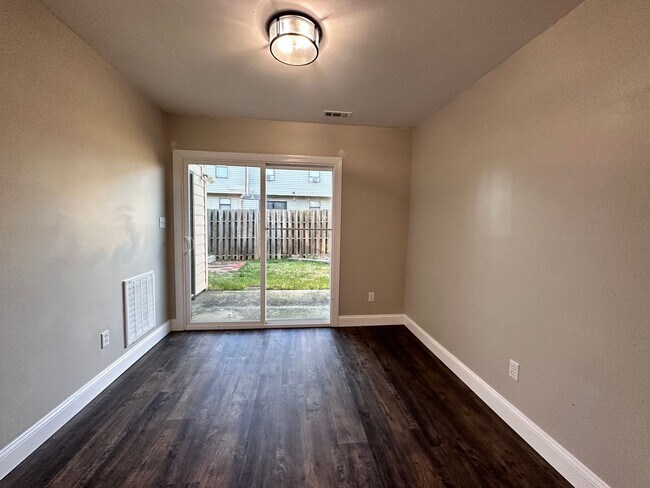 Building Photo - 2335 Brookview Ct