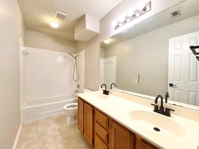 Building Photo - 708 Hidatas Cove