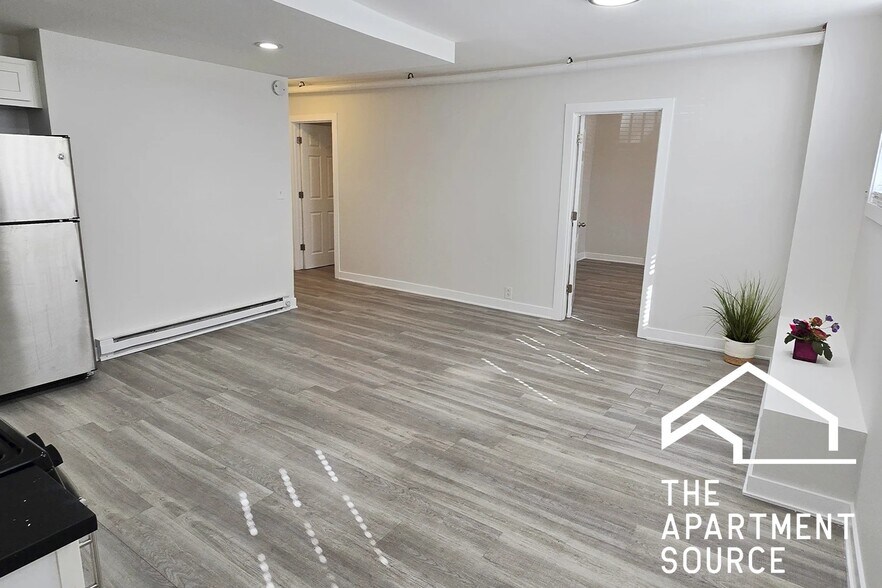 Building Photo - 732 W Roscoe St