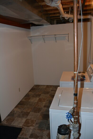 Building Photo - 327 Cordy Lane