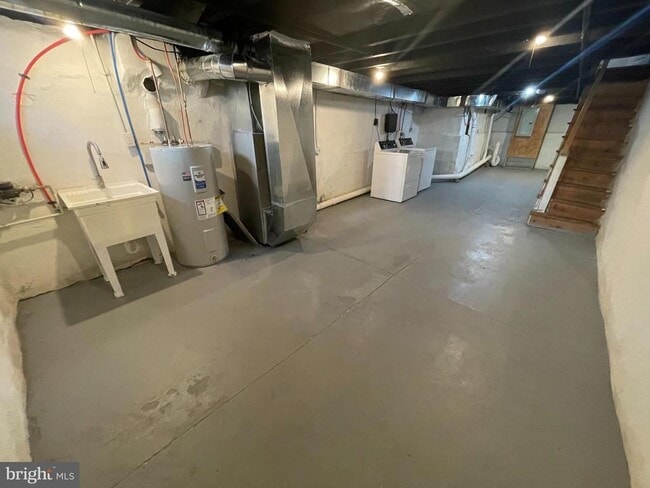 Building Photo - 1839 E Clementine St