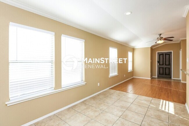Building Photo - 3 Bedroom Pet-Friendly Home in Fort Worth,...