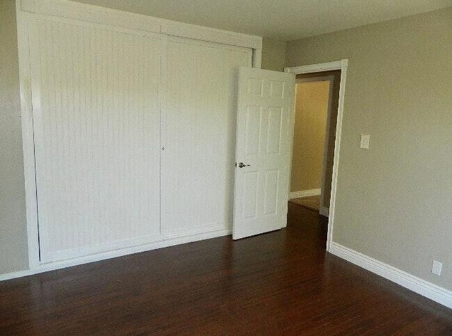 Building Photo - Concord, Holbrook Heights Charming 3-Bed, 2-Bath Home - 16 Month Lease