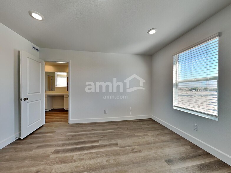 Building Photo - 10530 Lagaspi Dr