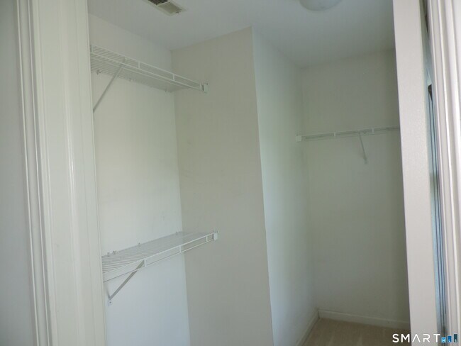Building Photo - 26 Fox Hollow