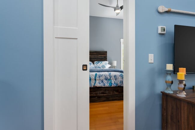 Building Photo - 211 Lewis Dr