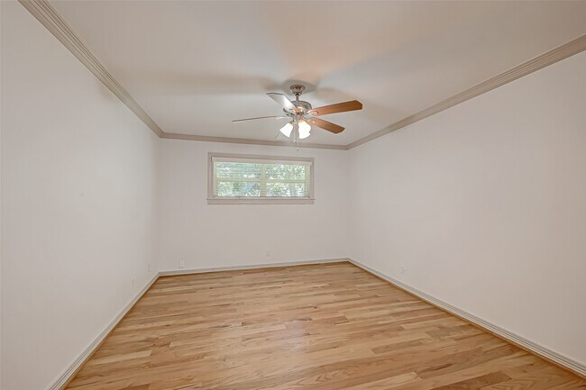 Building Photo - 5611 Briarbend Dr