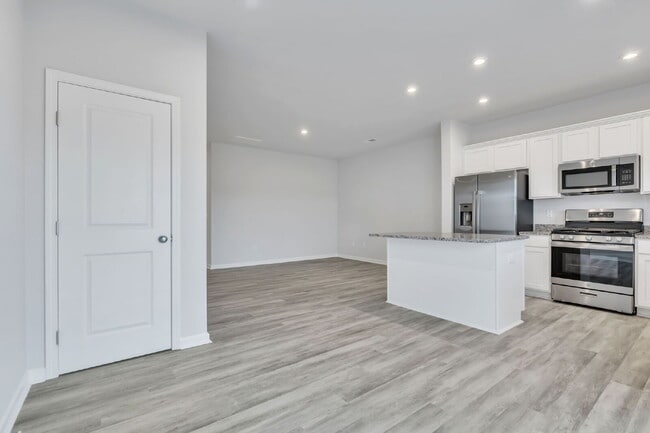 Building Photo - Brand-New 3BR/2.5BA Townhome with Garage in Greer $1725/mo rent***