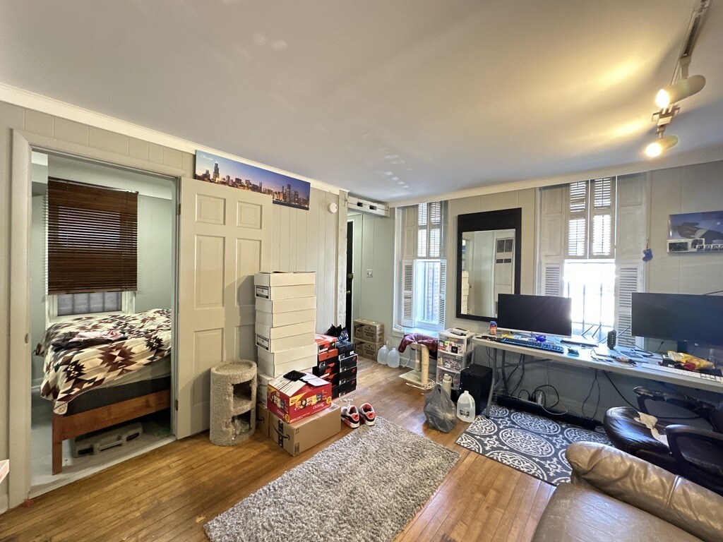Building Photo - 2141 W Webster Ave