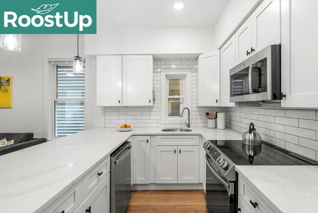 Building Photo - Furnished Bedroom with Private Bath in South Boston