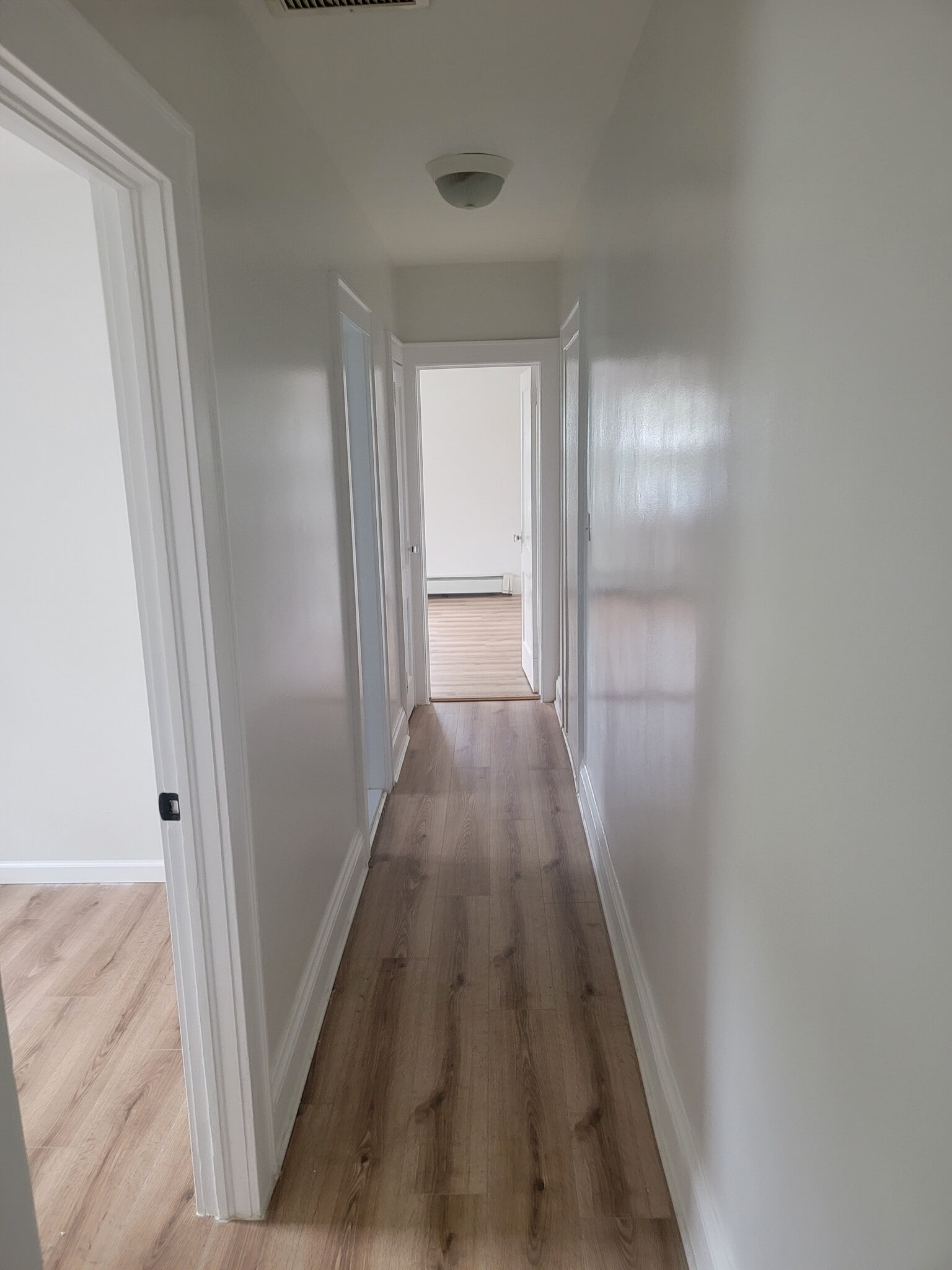 Building Photo - 561 De Mott Ave