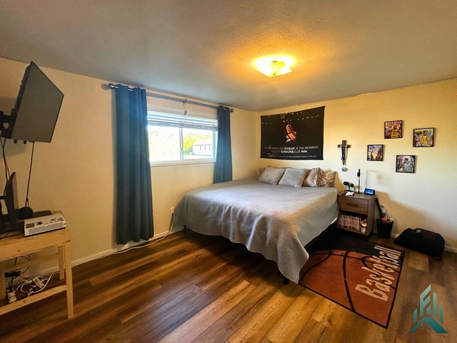 Building Photo - Completely Renovated 3 bed/2 bath Home