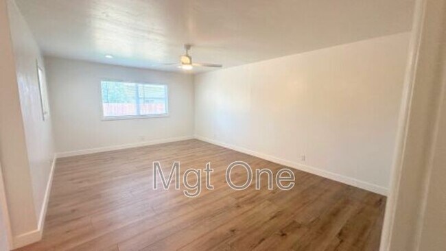 Building Photo - 4157 Kingsbury Pl