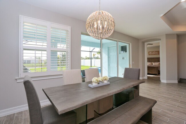 Building Photo - **Brand New, Bright & Beautiful Bonita Spr...