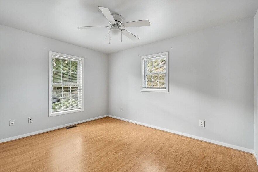 Building Photo - 6 Commercial Row