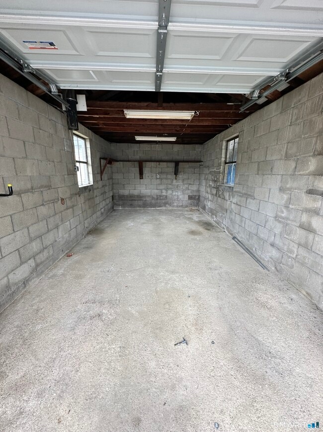 Building Photo - 370 High St