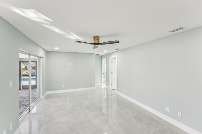 Building Photo - 3701 SE 17th Pl