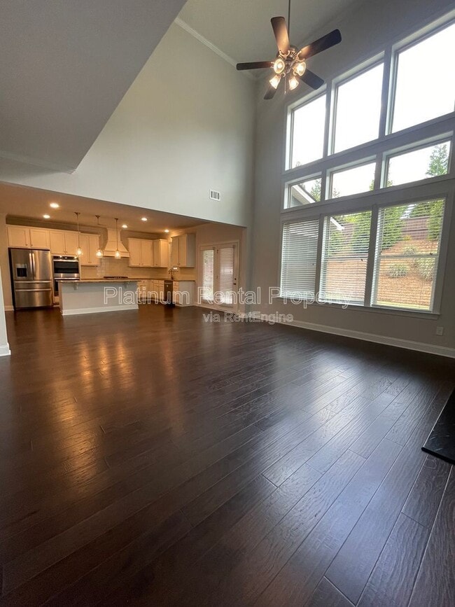 Building Photo - 1825 Dahlia Dr