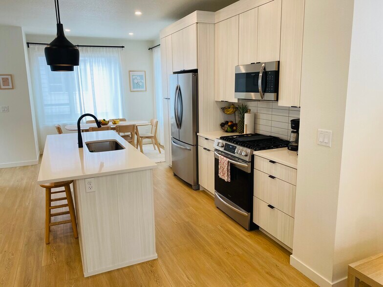 Building Photo - 3942 SE Gladstone St