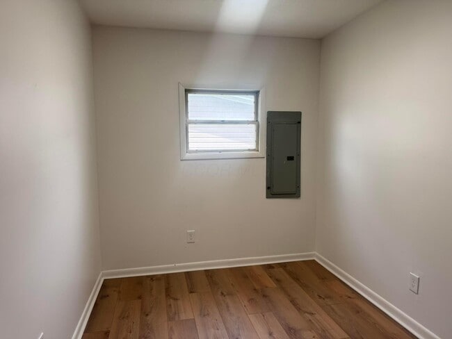 Building Photo - 4956 Island Dr