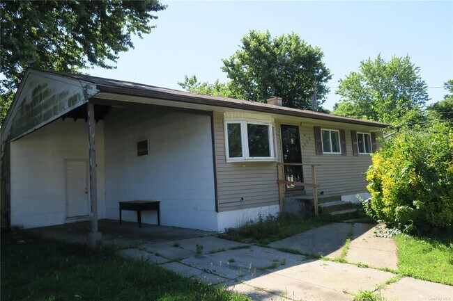 Building Photo - 1703 Manatuck Blvd