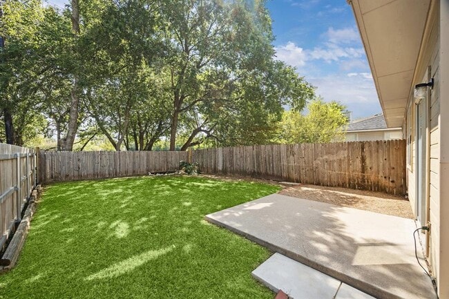 Building Photo - 2407 Curry Loop