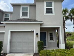 Building Photo - 3 Bedroom 2.5 Bath Townhouse W/1 Car garag...