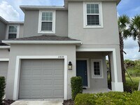 Building Photo - 3 Bedroom 2.5 Bath Townhouse W/1 Car garag...